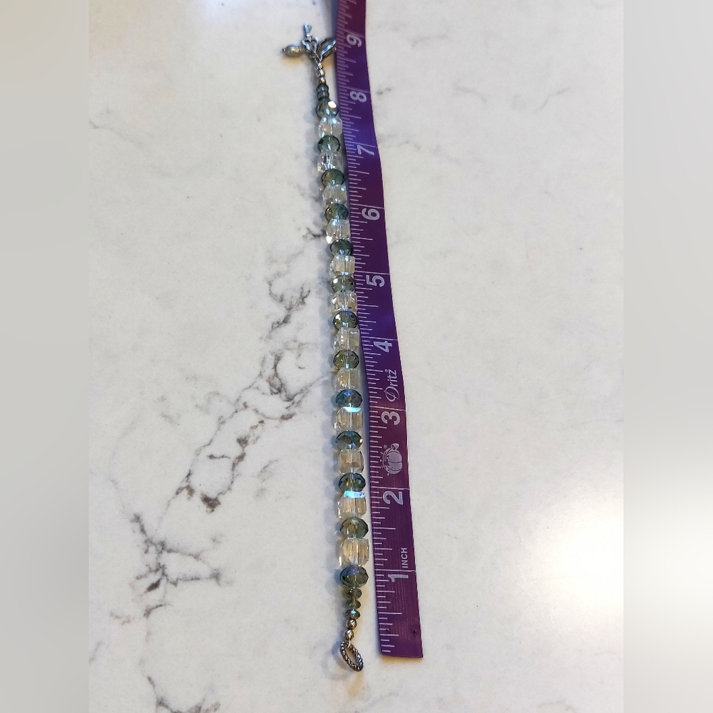 New 8 1/2 Inch Crystal Bracelet. - Picture 4 of 8